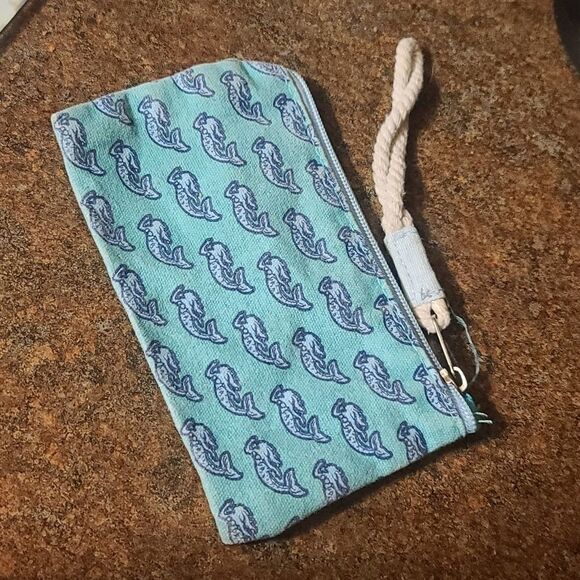 3/10$ Ripley's aquarium canvas zipper wristlet - Picture 3 of 3